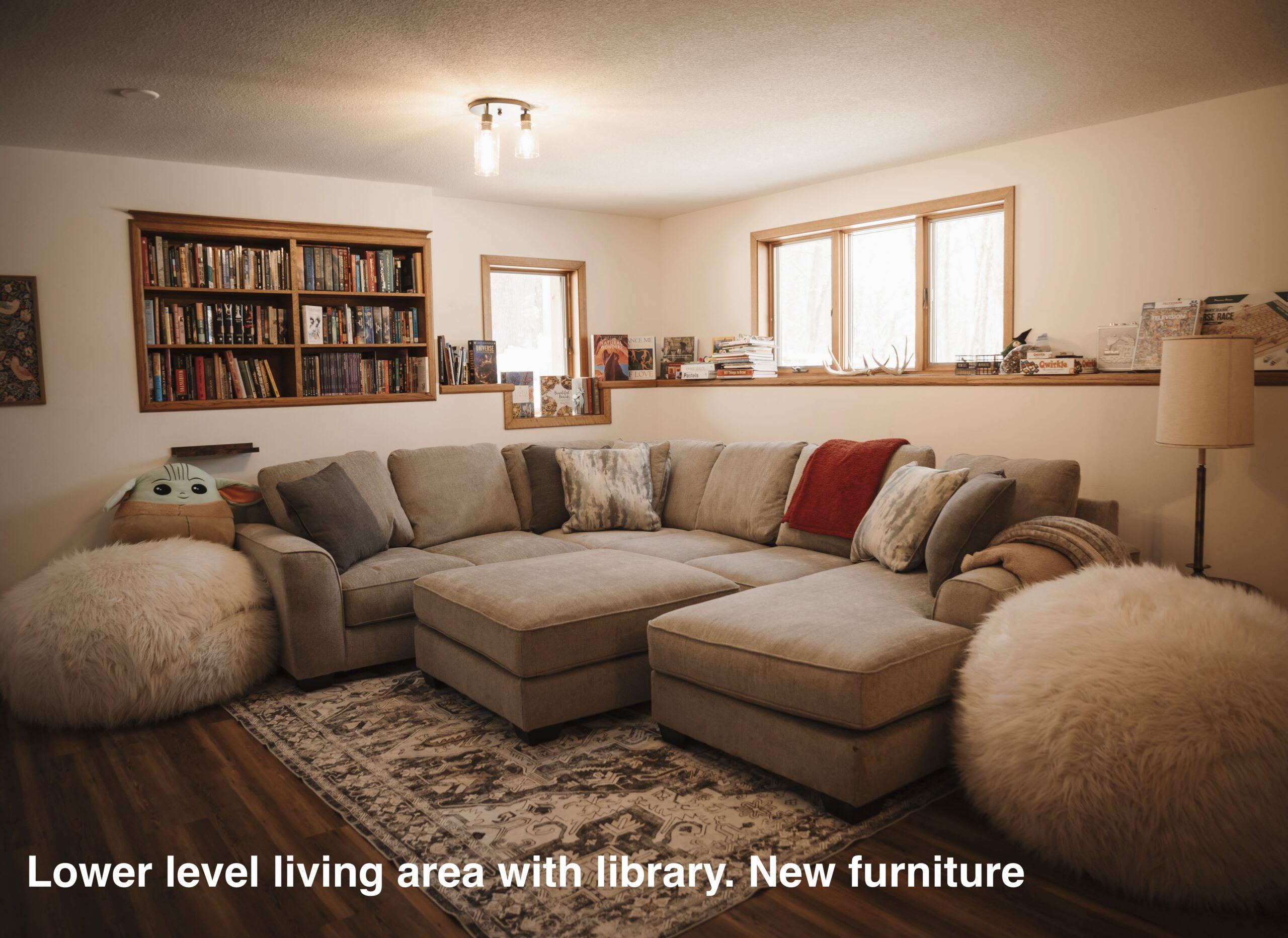 Hudson, WI Willow River State Park Rental home Features a working kitchenette, table and chairs, new couch, smart TV, book library, games and puzzles.